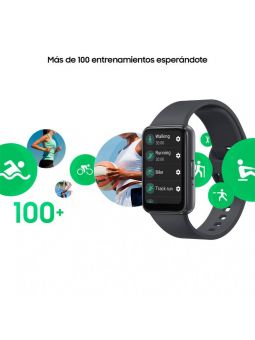Samsung Galaxy Fit3 Grafito en la muñeca durante una rutina de entrenamiento al aire libre